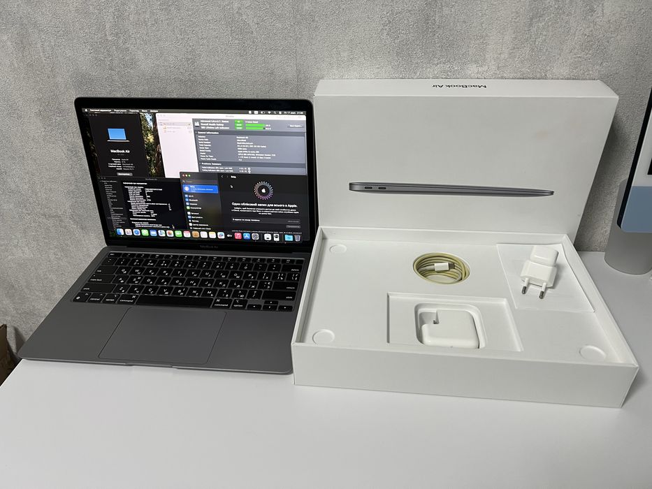 MacBook Air M1 8/256gb. Хорошее состояние. 447 циклов.