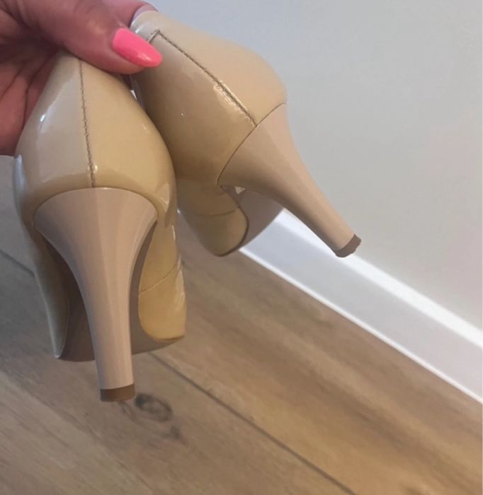 Buty damskie Gino Rossi 36/37 skóra lakierowana
