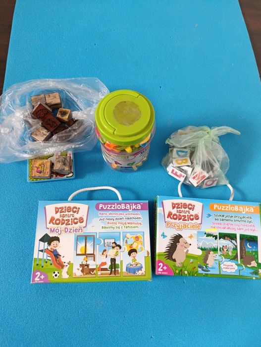Zabawki dla dziecka puzzle magnesy pieczatki