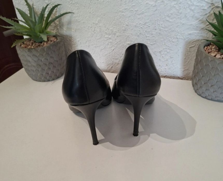 Czarne buty na obcasie