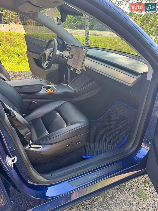 Tesla Model Y Long Range Dual Motor AWD • 2021