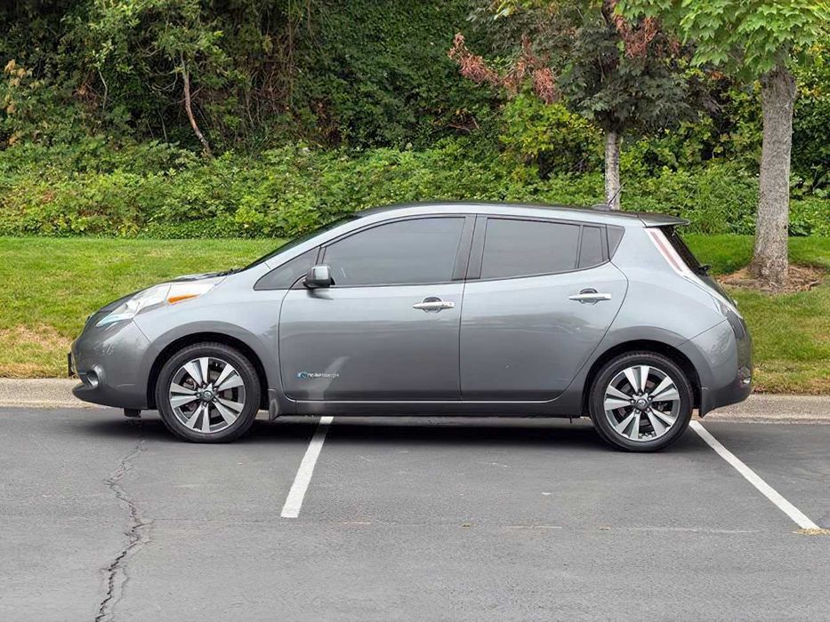 Nissan LEAF      2016