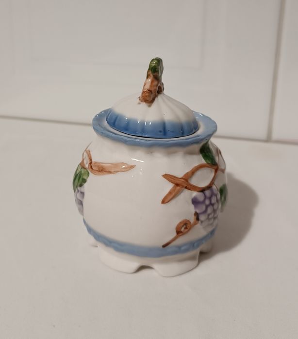 Potes Porcelana. Motivos Uvas e frutas. Como Novo