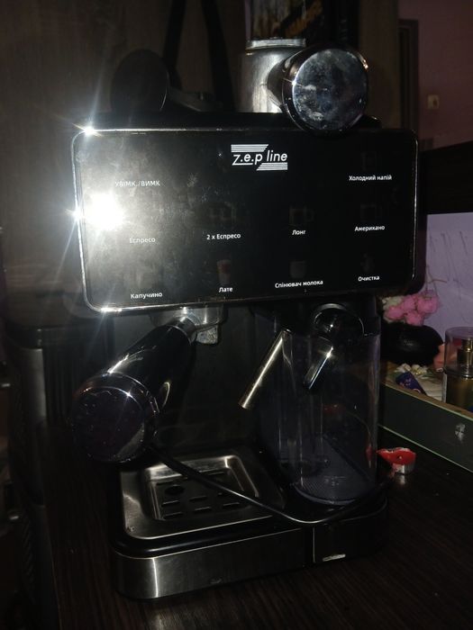 Кофемашина рожковая Zepline ZP-6806 с капучинатором и сенсорным управл