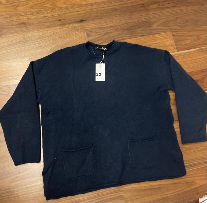 Camisola de malha decote redondo e bolsos azul marinho