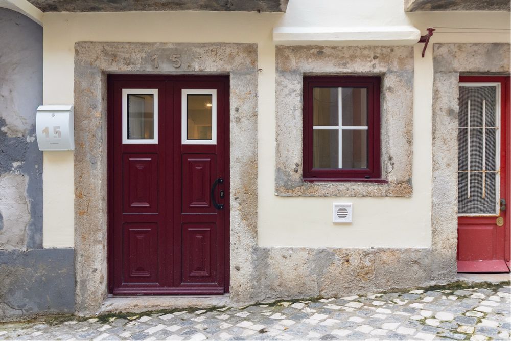 Estúdio T0 remodelado com entrada independente — Misericórdia, Lisboa