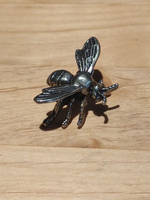 Figurka z mosiądzu Pszczoła wysokość 2,5 cm