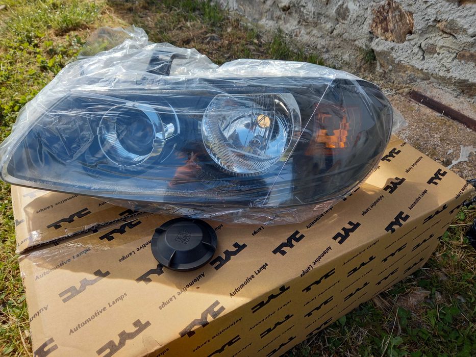 Farol eléctrico esquerdo preto NOVO, na caixa,  para Nissan Almera