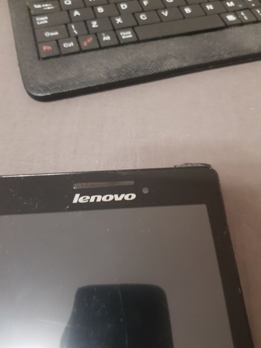 Tablet,,etui z  klawiaturą