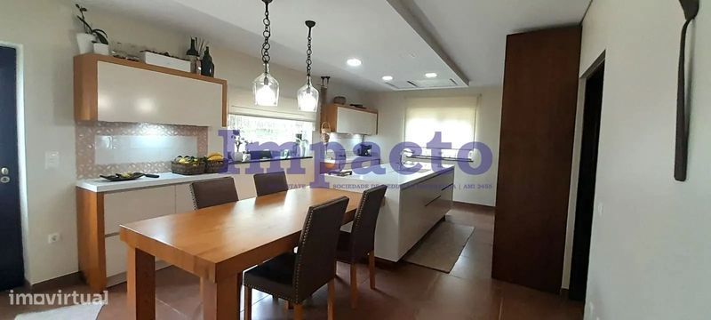 Moradia Térrea, Renovada a escassos minutos de S.João da Madeira