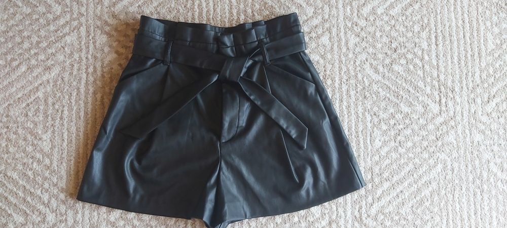 Шорти еко шкіра S Zara