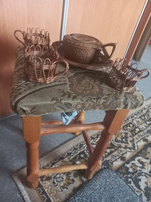 Cukiernica ,podstawek,koszyczki wiklinowe na szklanki czasy PRLu...
