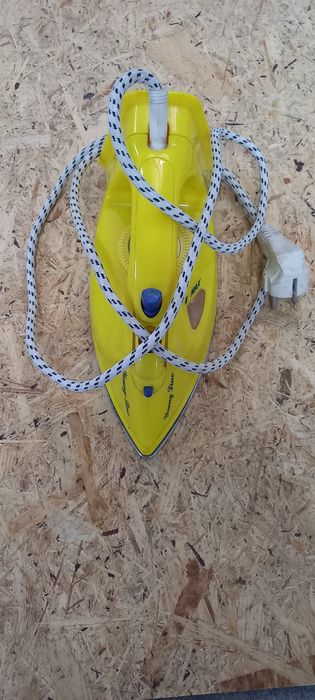 ferro de passar, de preferência entrego em mão