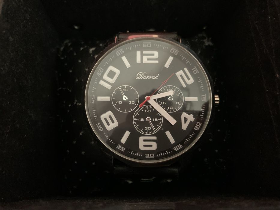 Zestaw 12 zegarków na rękę oraz dwie