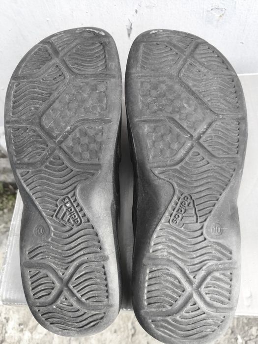 Шльопанці фірми Adidas