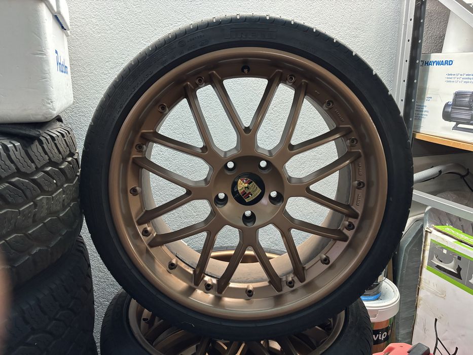 Jantes Porsche Cayenne 22x130 com pneus Pirelli