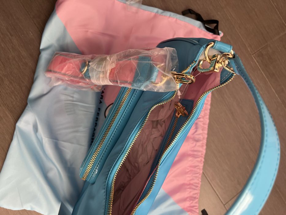 Chiara Ferragni torebka niebieska złote elementy evil eye