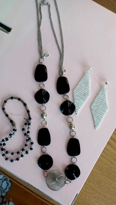 Zestaw bizuterii czarnej
