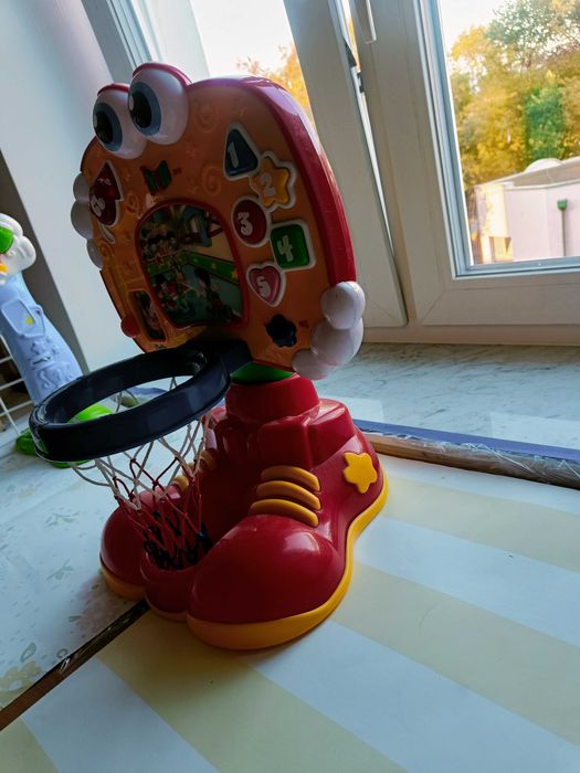 Kosz do koszykówki firmy Clementoni dla dzieci, efekty dźwiękowe