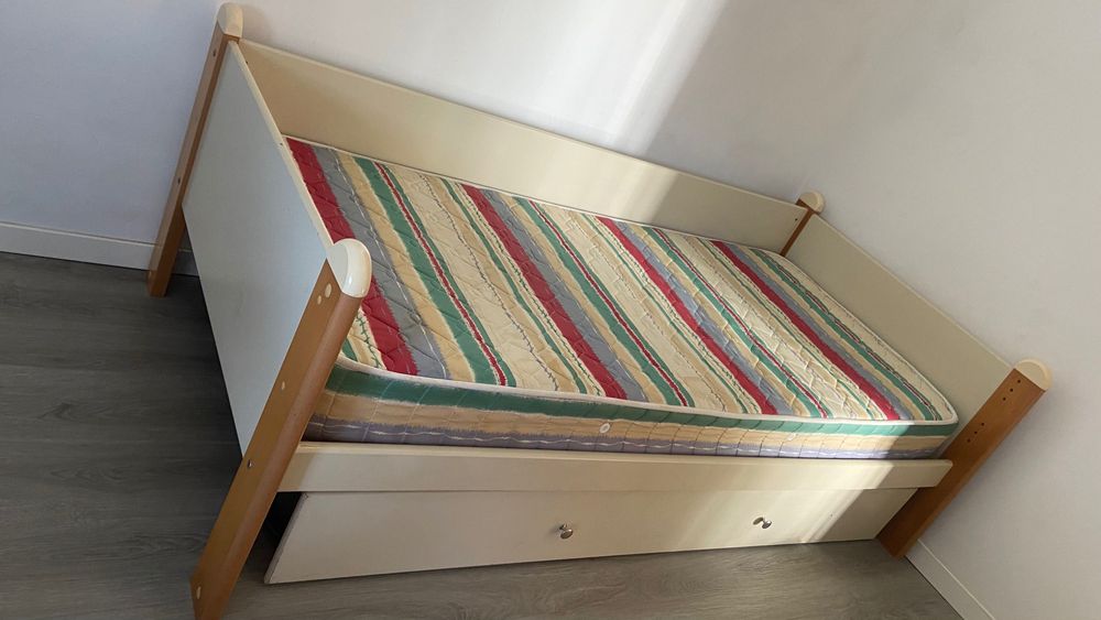 Cama criança Com 1 colchão incluído