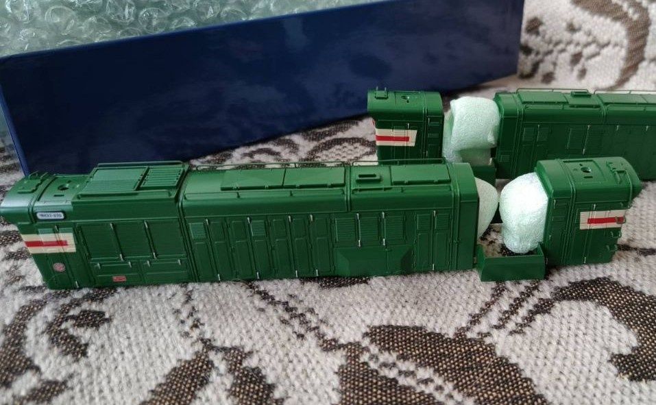 Кузов тепловоза ЧМЭ3 Roco новый 1:87 но