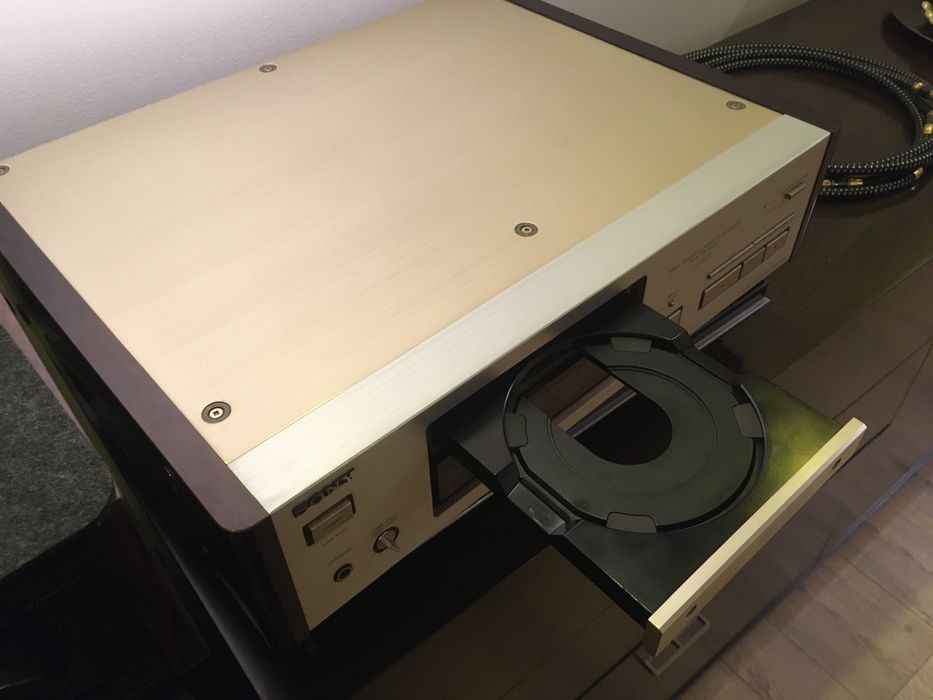 Odtwarzacz SONY CDP X77ES