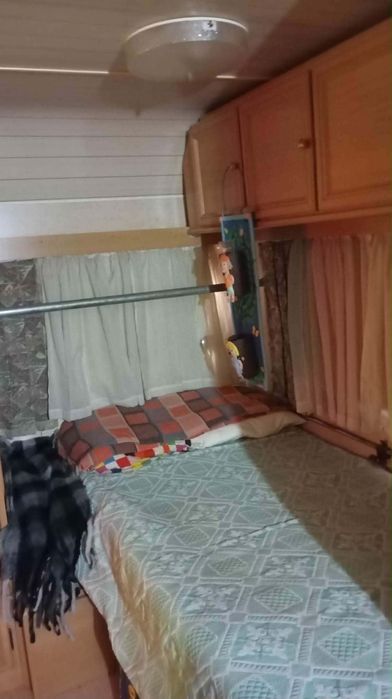 Caravana c estrutura exterior