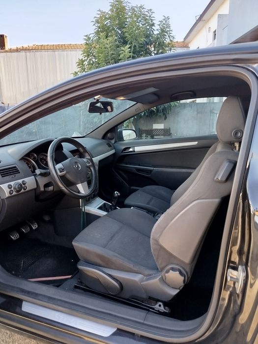Opel astra H GTC 1.3