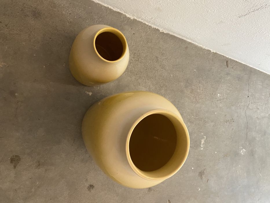 Conjunto jarras amarelas