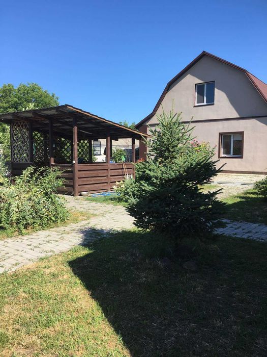 Великий будинок з сучасним ремонтом в Гребінках