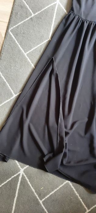 Długa sukienka z rozcięciem