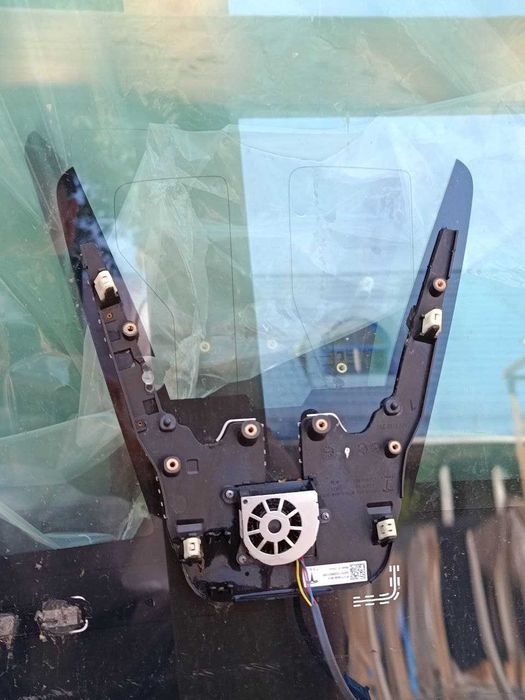 Лобове скло Tesla Model3  Highland  23-26 рік Аналог