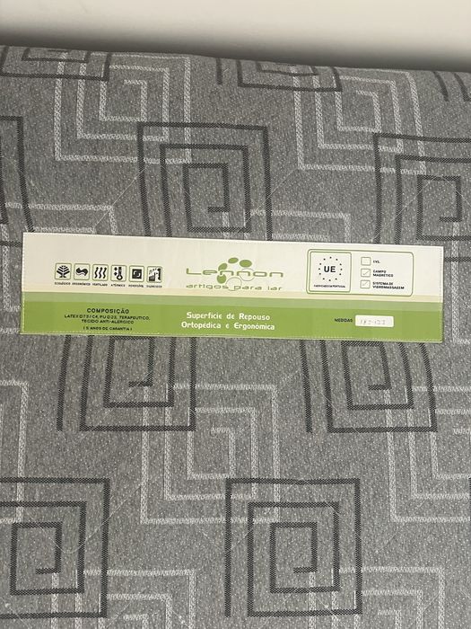 Cama de casal com colchao e luz led