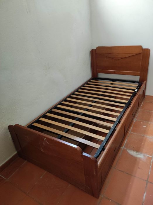 Cama madeira maciça