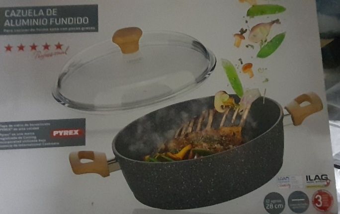 Panela em ferro fundido.  Pirex. Nova. Nunca usada