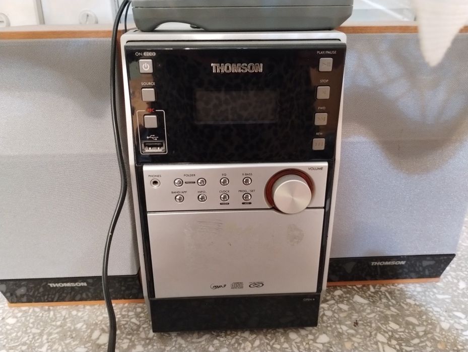 Mini wieża Thomson z dwiema kolumnami – w pełni sprawna
Sprzedam miniwieżę Thomson z dwiema dużym