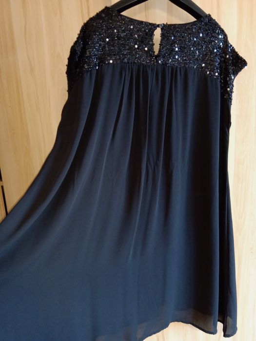 Elegancka sukienka Diverse Premium rozmiar L
