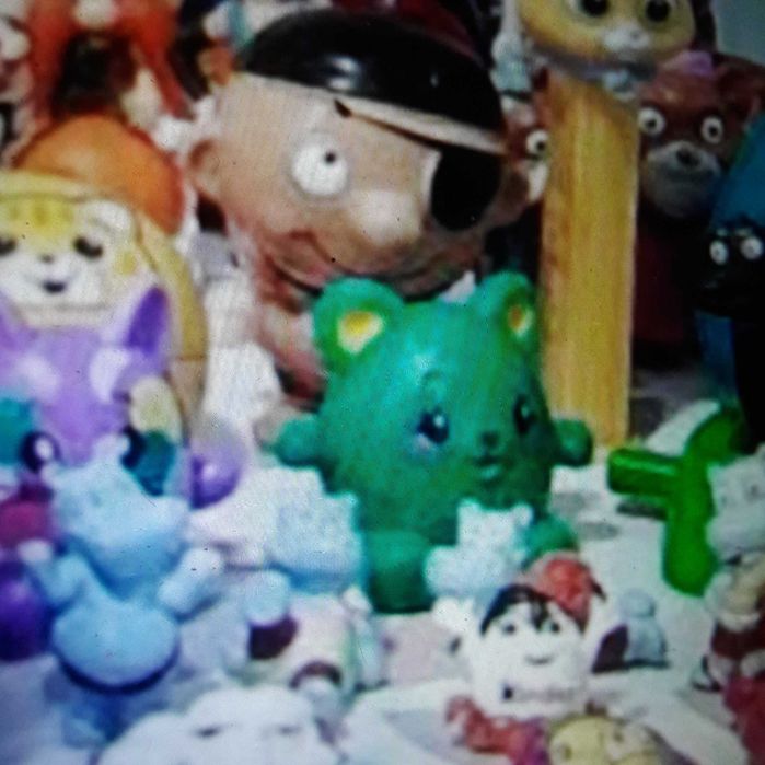 Lote de brinquedos variados para crianças e adolescentes muito barato