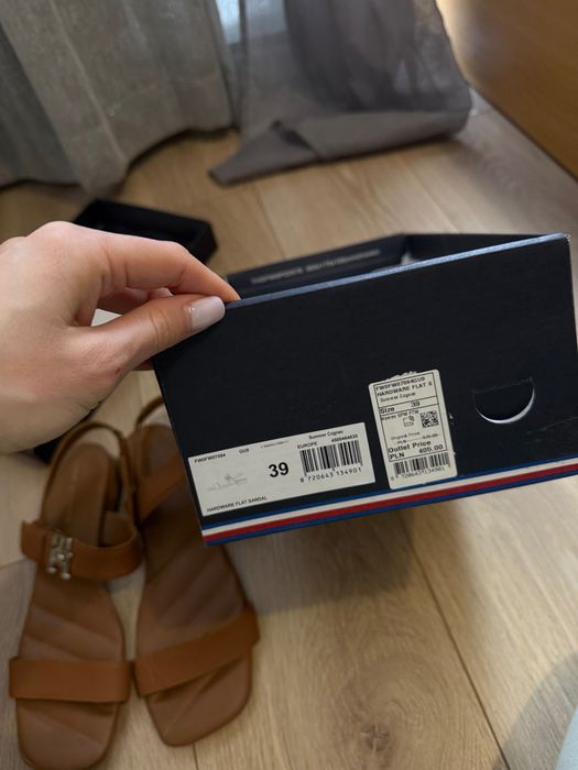 Sprzedam sandałki Tommy Hilfiger – 150 zł