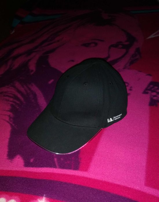 Czapka z daszkiem damska z strumieniem świetlnym illumineted apparel