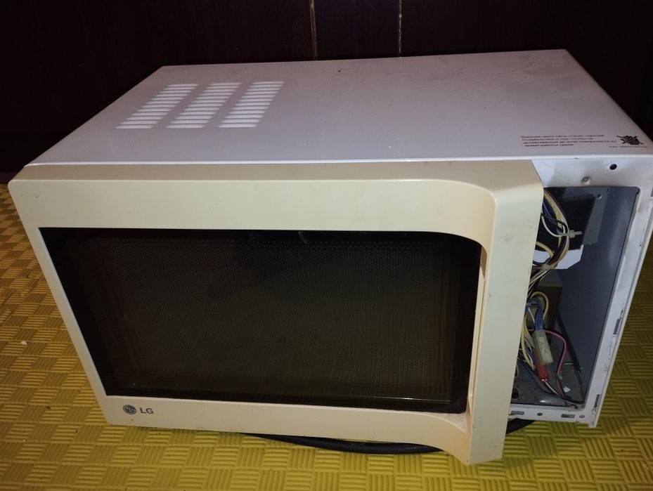 Микроволновка LG Ms2047