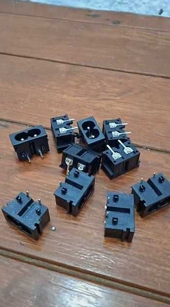 Розетка 2Pin DB-06 AC 250V 2.5A для монтажа в электроники