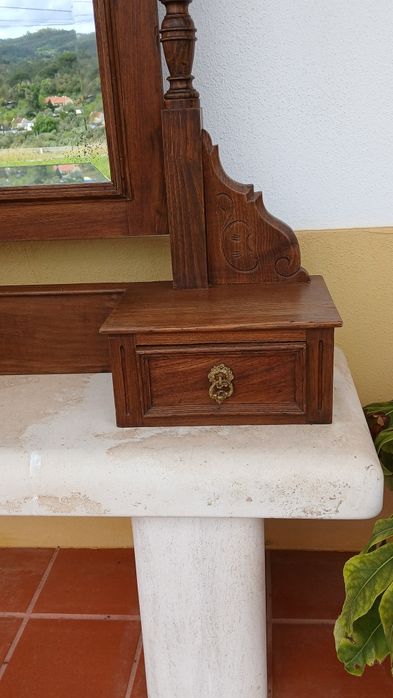 Cómoda e móvel de colocar em cima