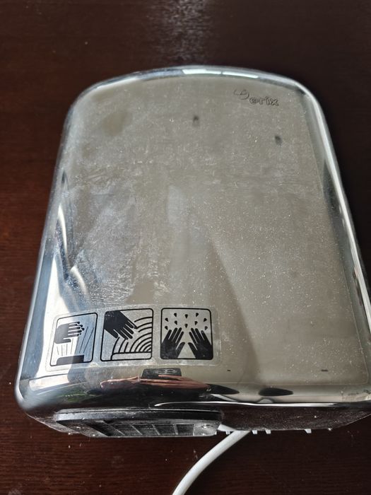 secador de mãos automático Serix. Novo, nunca usado.