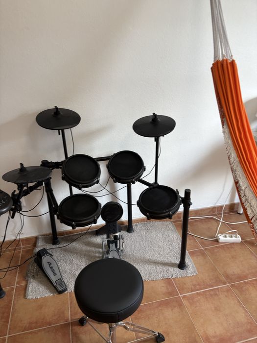 Bateria Eletrônica Alesis nitro mesh kit