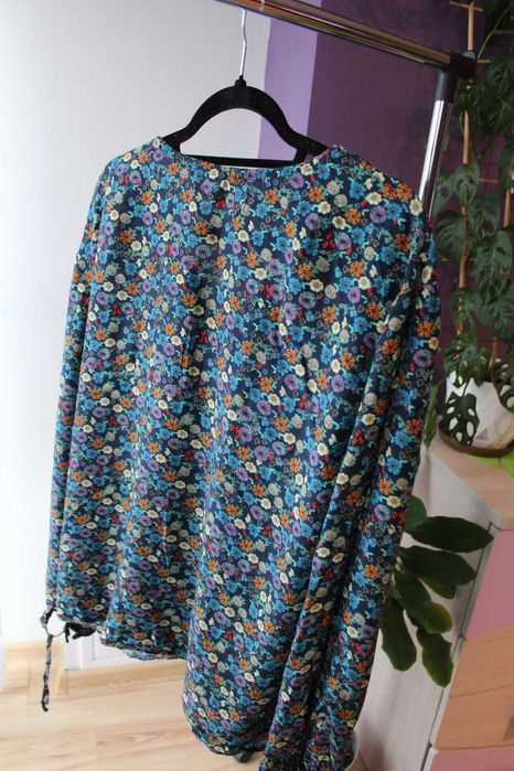 Bluzka w kwiatki R. 38