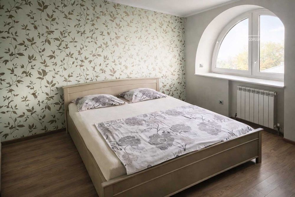 Дом 450 кв. До 35 человек. Сауна, беседка, теннис, генератор, бассейн.