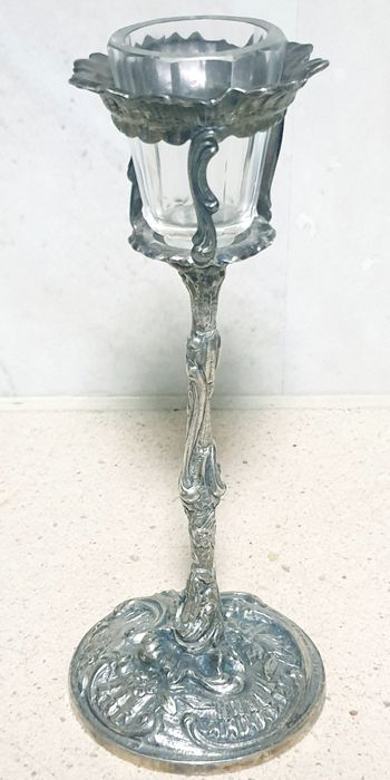 Invulgar antigo paliteiro Arte Nova em casquinha e cristal