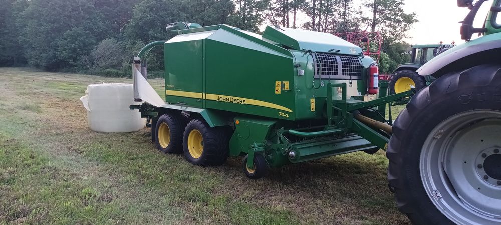 Prasoowijarka John Deere 744H Premium