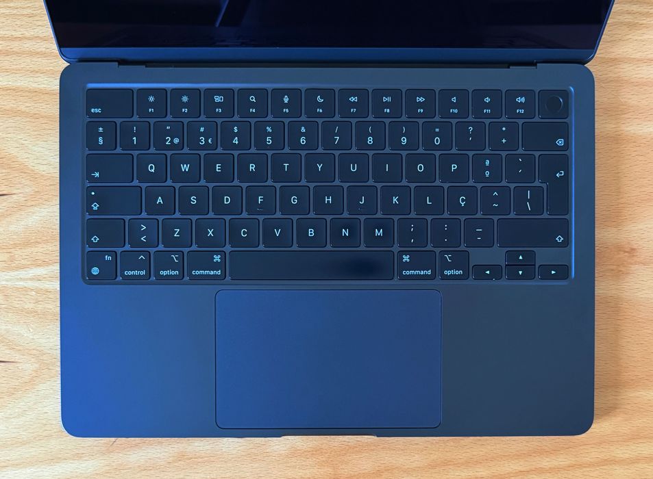 MacBook Air 13" - M2 - 8GB RAM - 256GB SSD - Midnight – Em ótimo estado